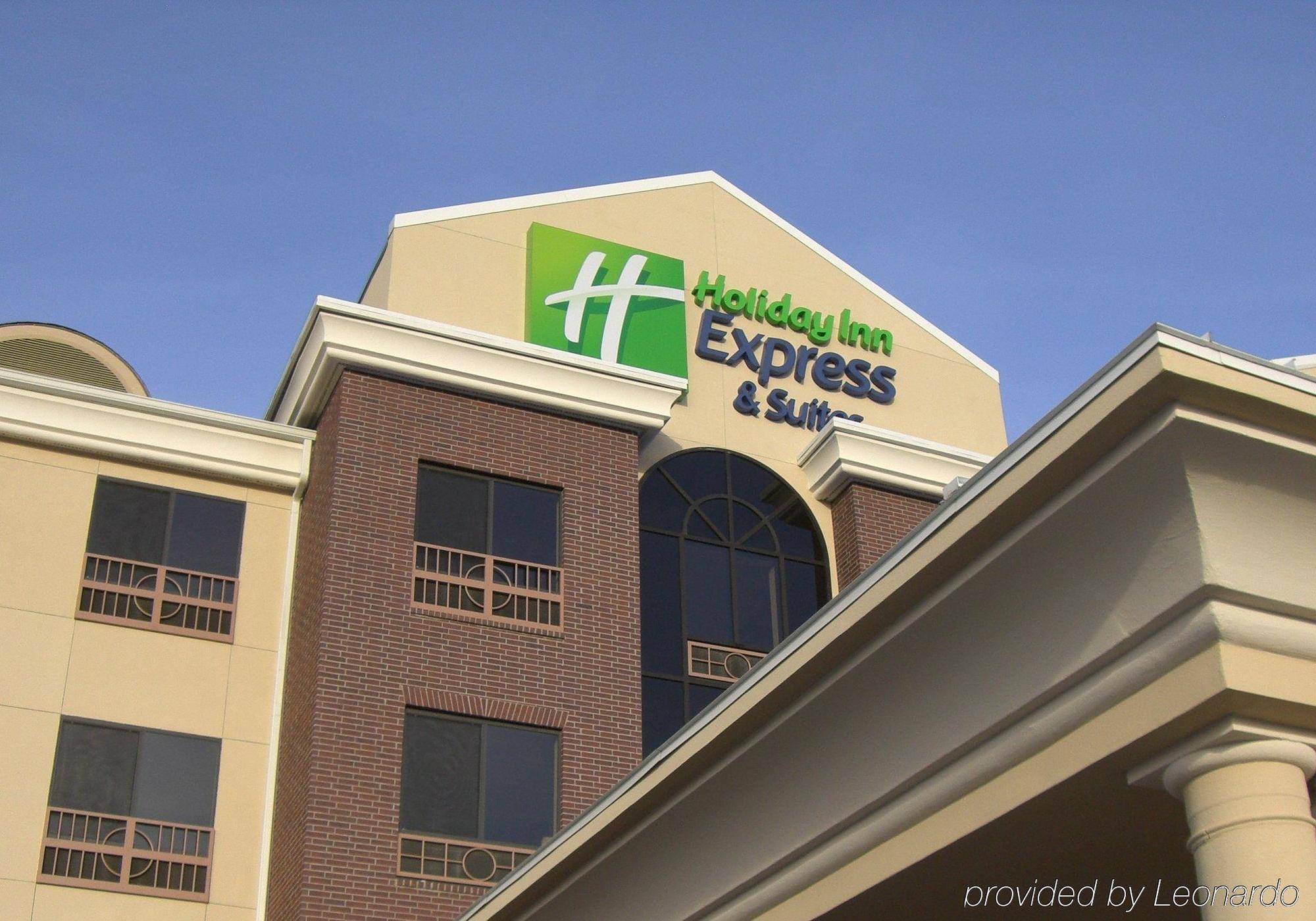 Holiday Inn Express & Suites Youngstown West I 80, An Ihg Hotel Exterior foto